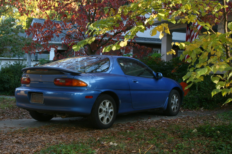 Illustration for article titled Horizontally-split rear windows on non-hybrids (photo heavy, content warning: Azteks, Murano CrossCab)
